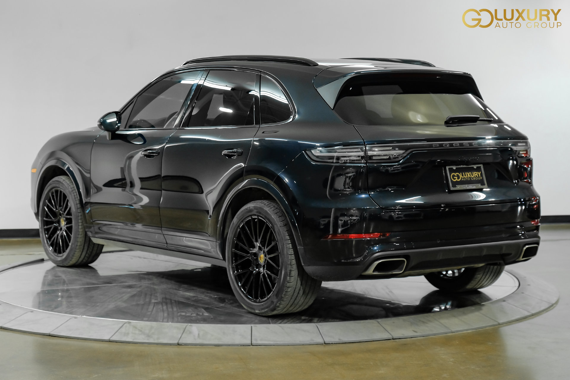 Used 2023 Porsche Cayenne AWD/4WD image 12