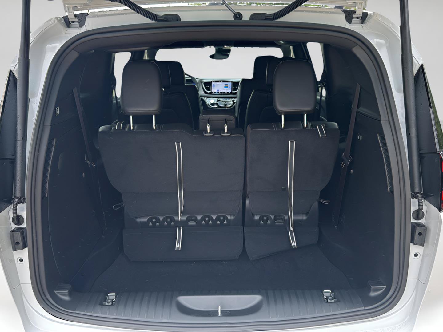 New 2027 Chrysler Pacifica Select FWD image 21