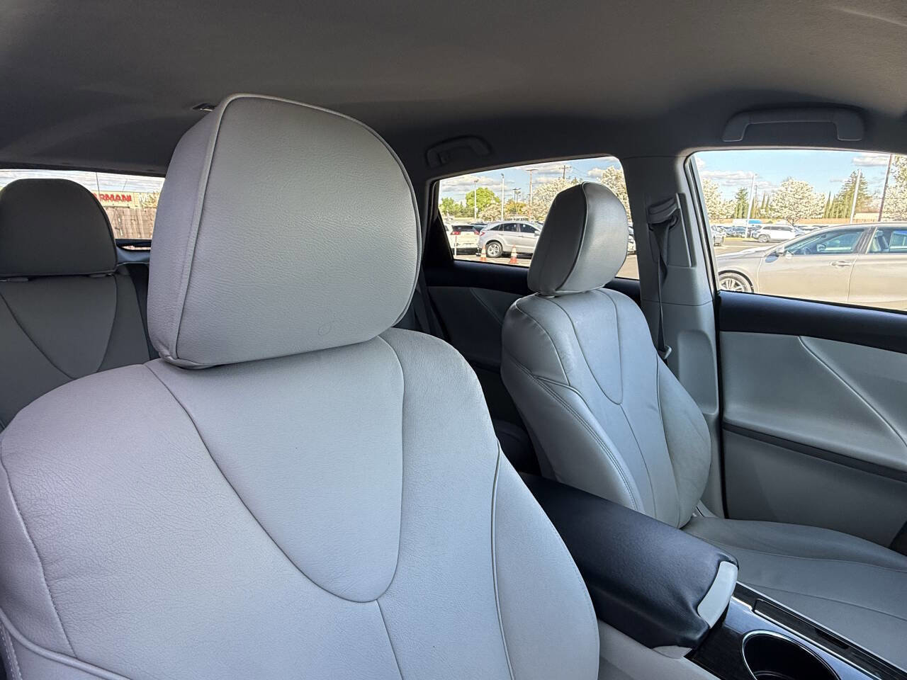 Used 2015 Toyota Venza LE image 18