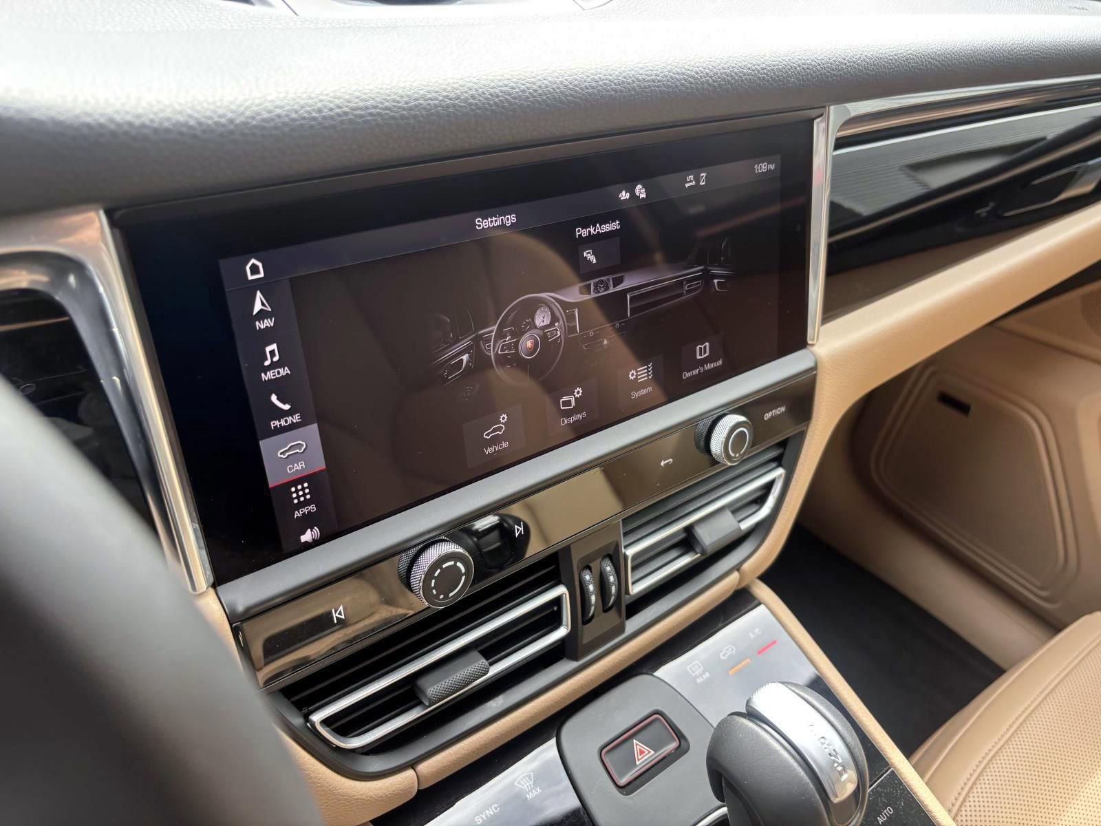 Used 2025 Porsche Macan image 31