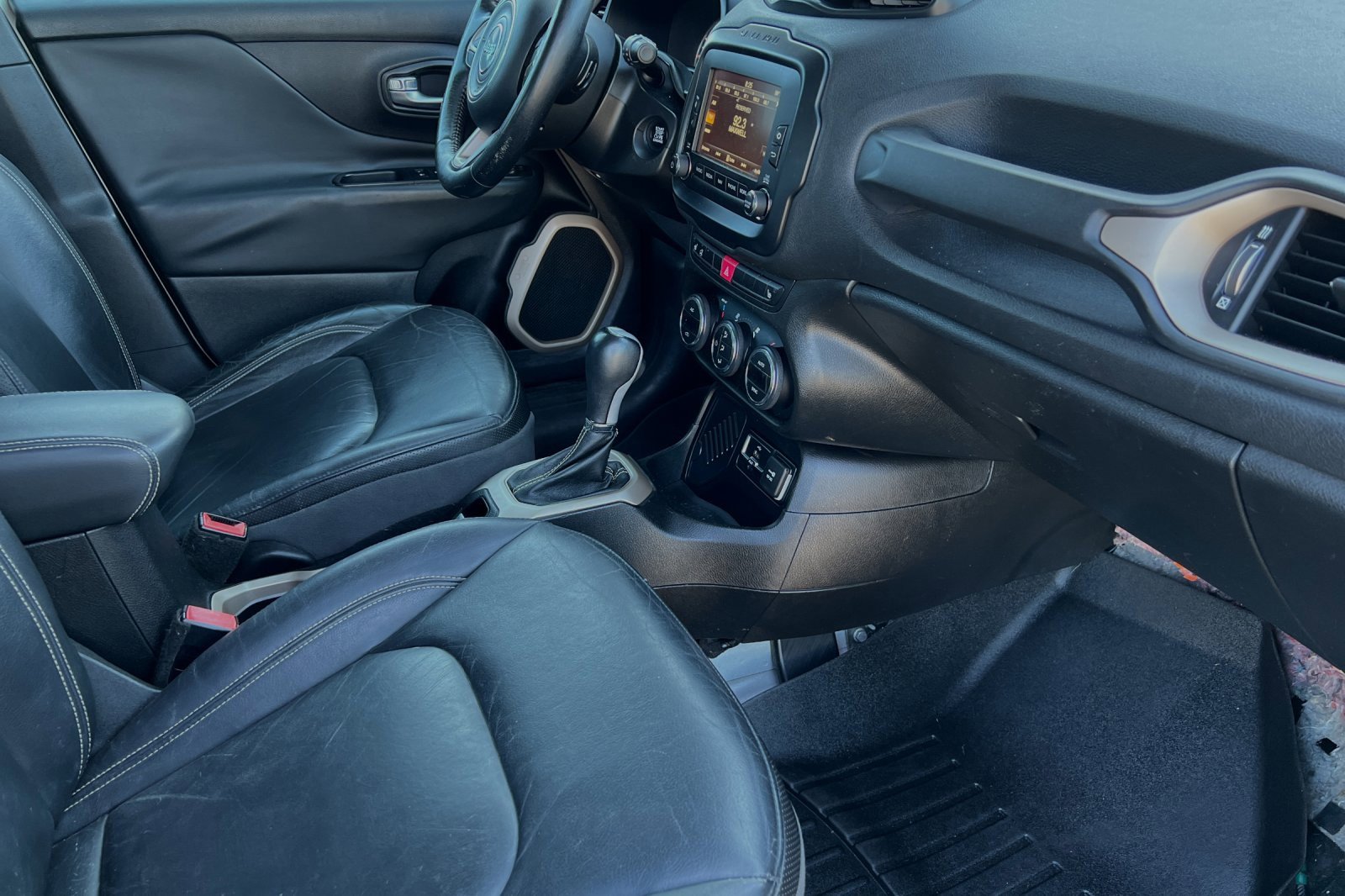 Used 2015 Jeep Renegade Limited image 16