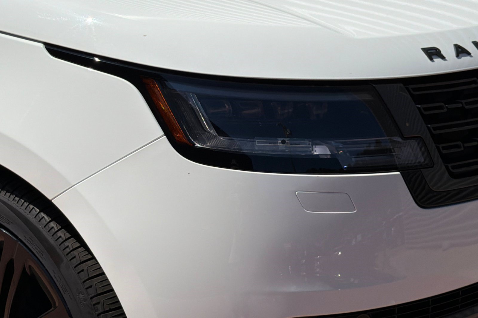 Certified 2025 Land Rover Range Rover Autobiography AWD/4WD image 12