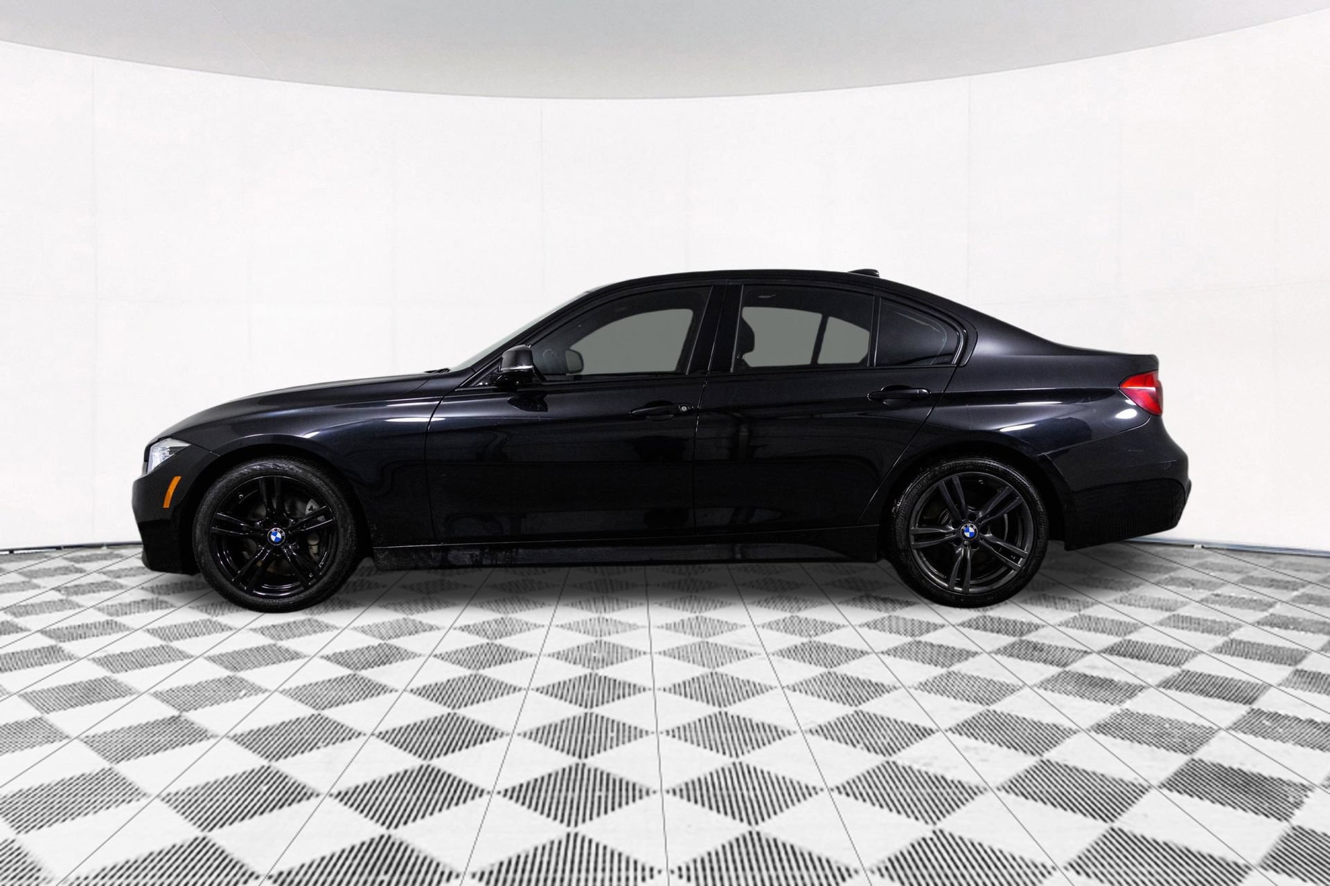 Used 2017 BMW 340i xDrive Sedan AWD/4WD image 11