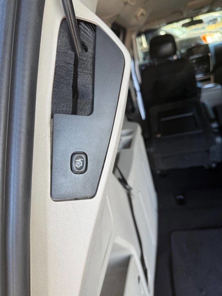 Used 2014 Dodge Grand Caravan SXT FWD image 17