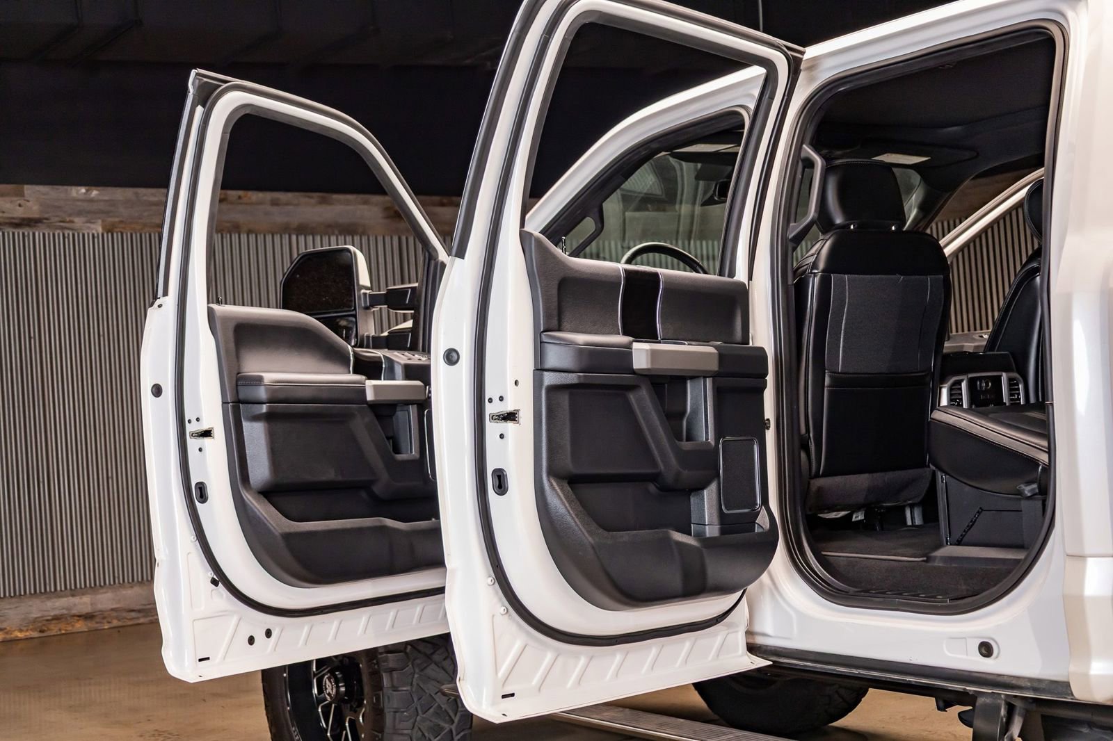 Used 2019 Ford F250 Platinum w/ Platinum Ultimate Package image 30