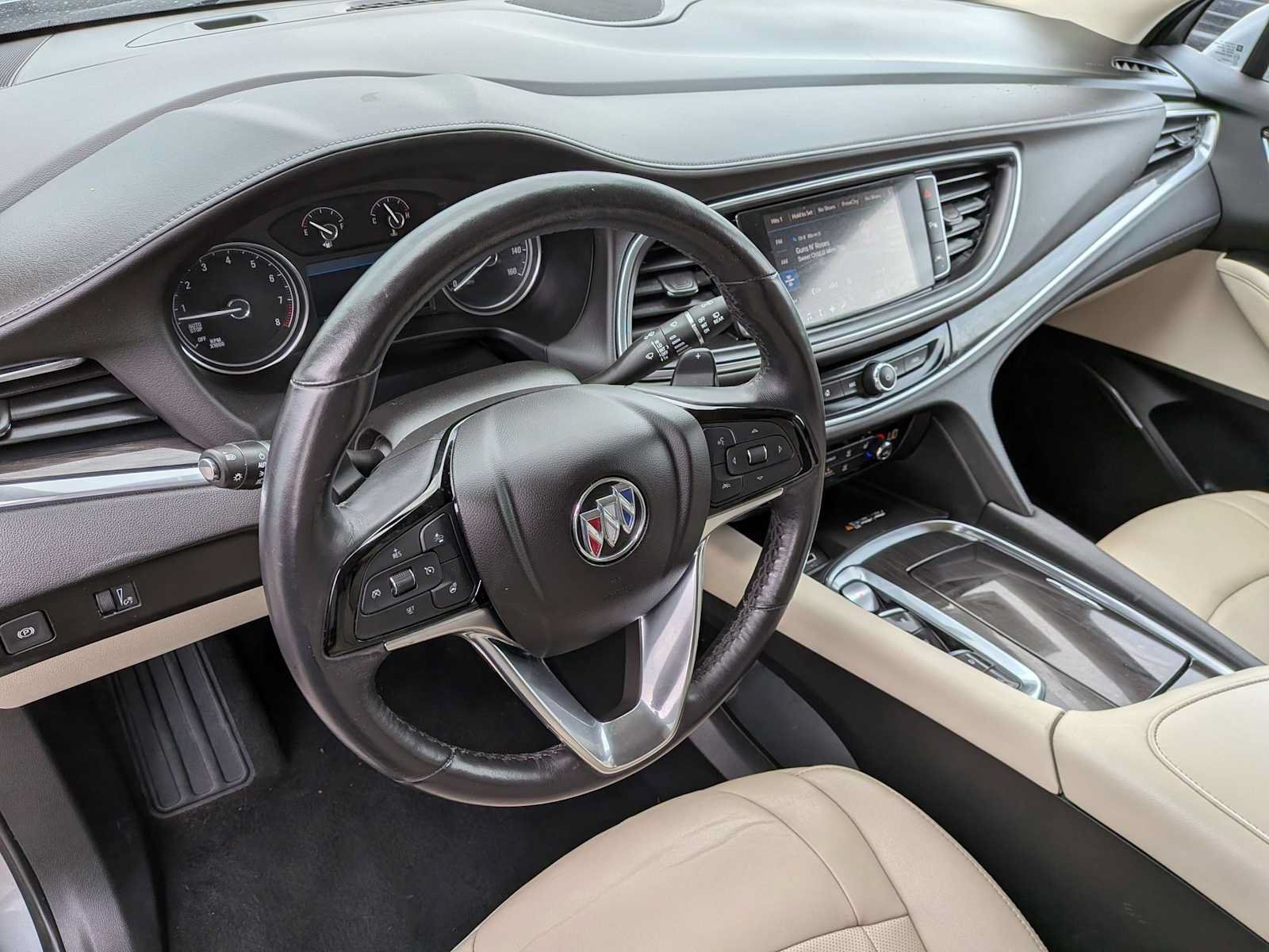 Used 2024 Buick Enclave Essence AWD/4WD image 2
