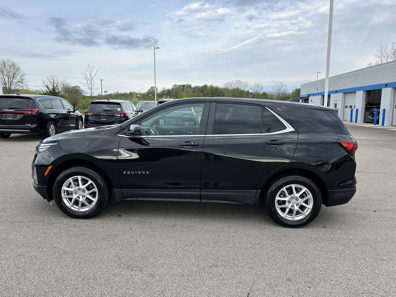 Used 2024 Chevrolet Equinox LT w/ LPO, Floor Liner Package AWD/4WD image 2
