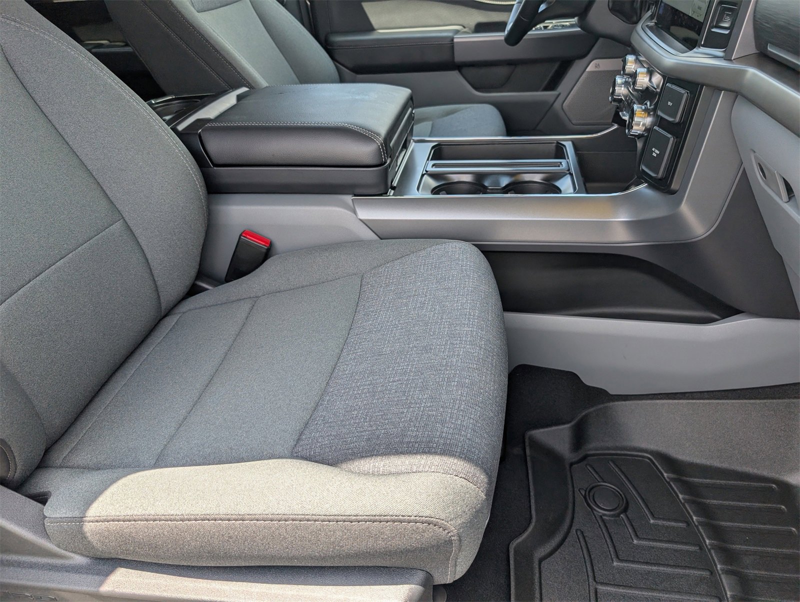 New 2025 Ford F150 XLT w/ Equipment Group 303A High image 31