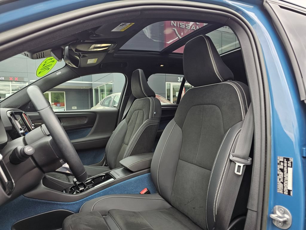 Used 2023 Volvo XC40 Recharge Ultimate w/ Protection Package Premier AWD/4WD image 18