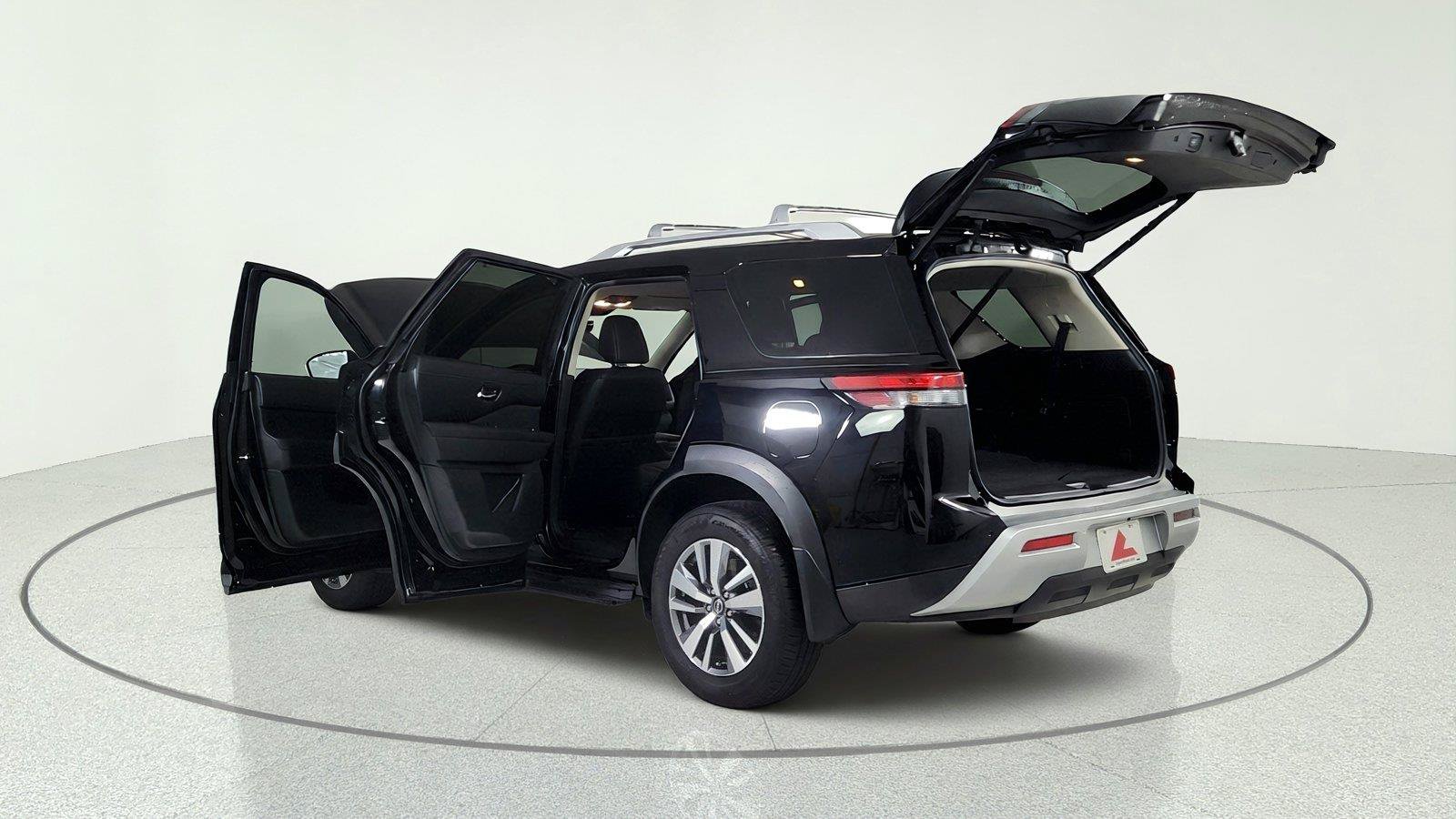 Used 2025 Nissan Pathfinder SL FWD image 12
