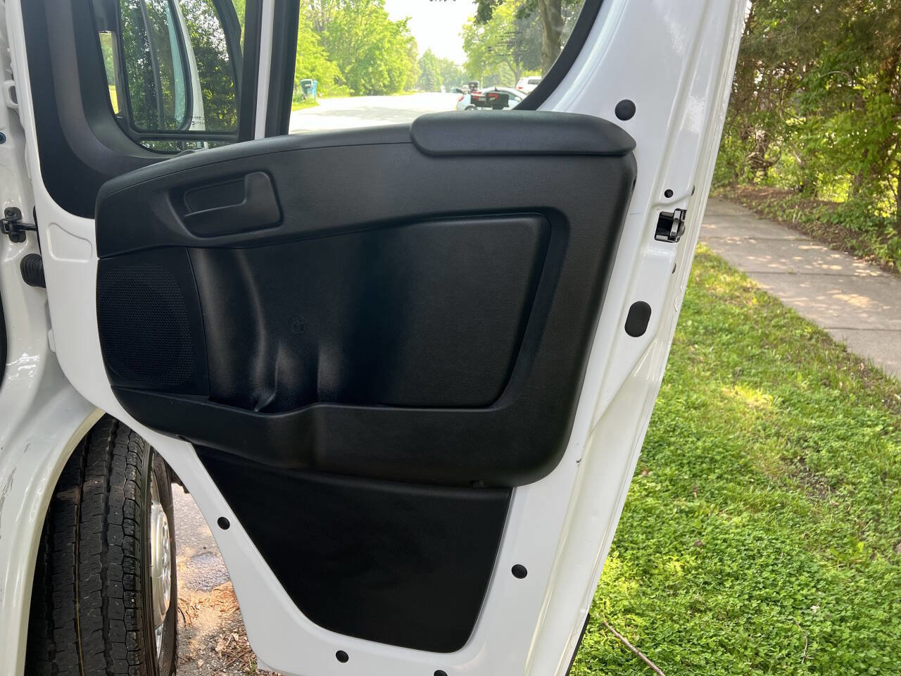 Used 2025 RAM ProMaster 2500 w/ Convenience Group image 18