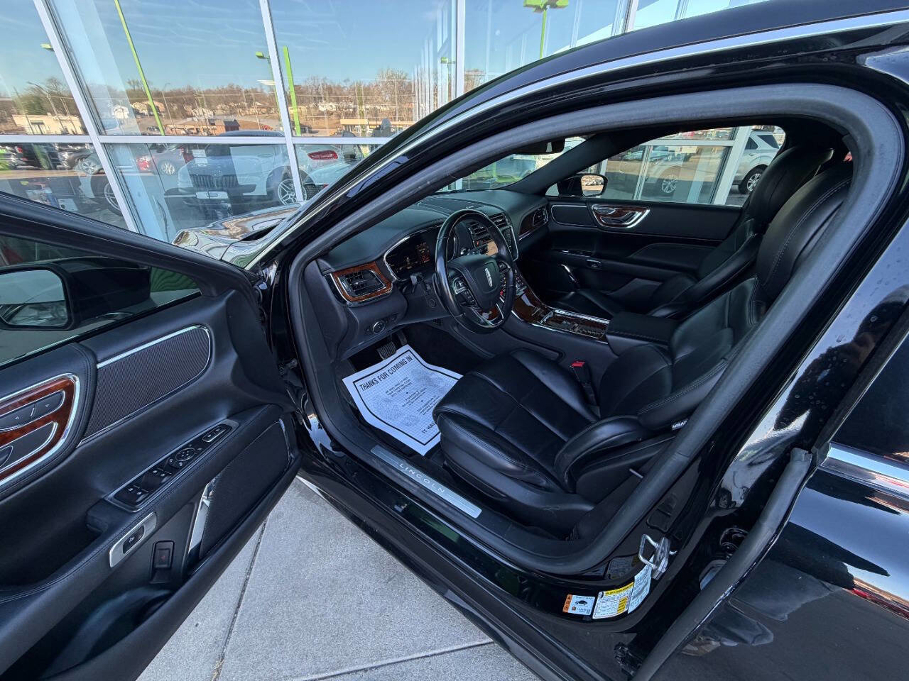 Used 2017 Lincoln Continental Select AWD/4WD image 9