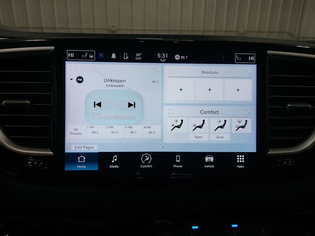 Used 2024 Chrysler Pacifica Touring-L image 36