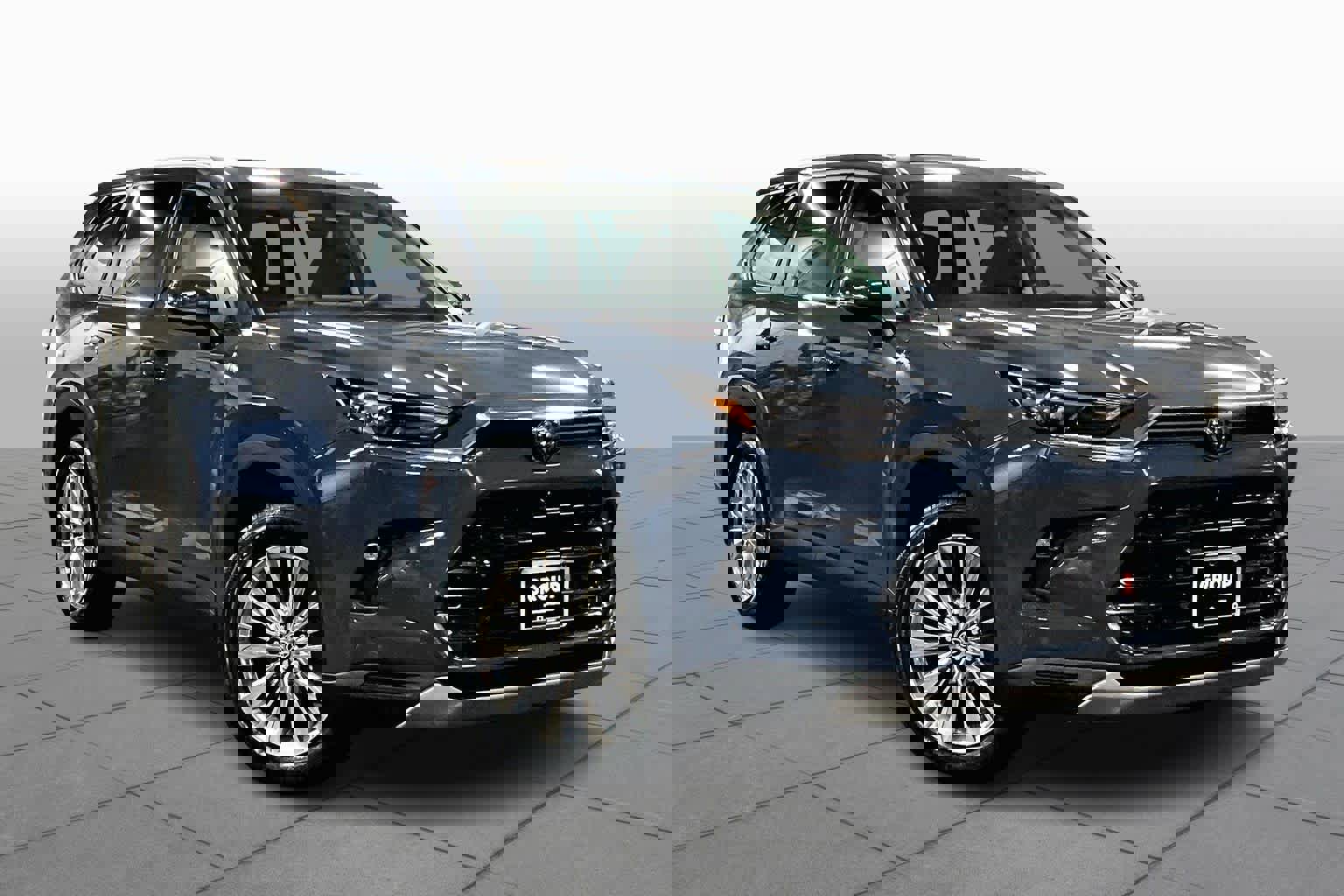 Used 2024 Toyota Grand Highlander Platinum image 2