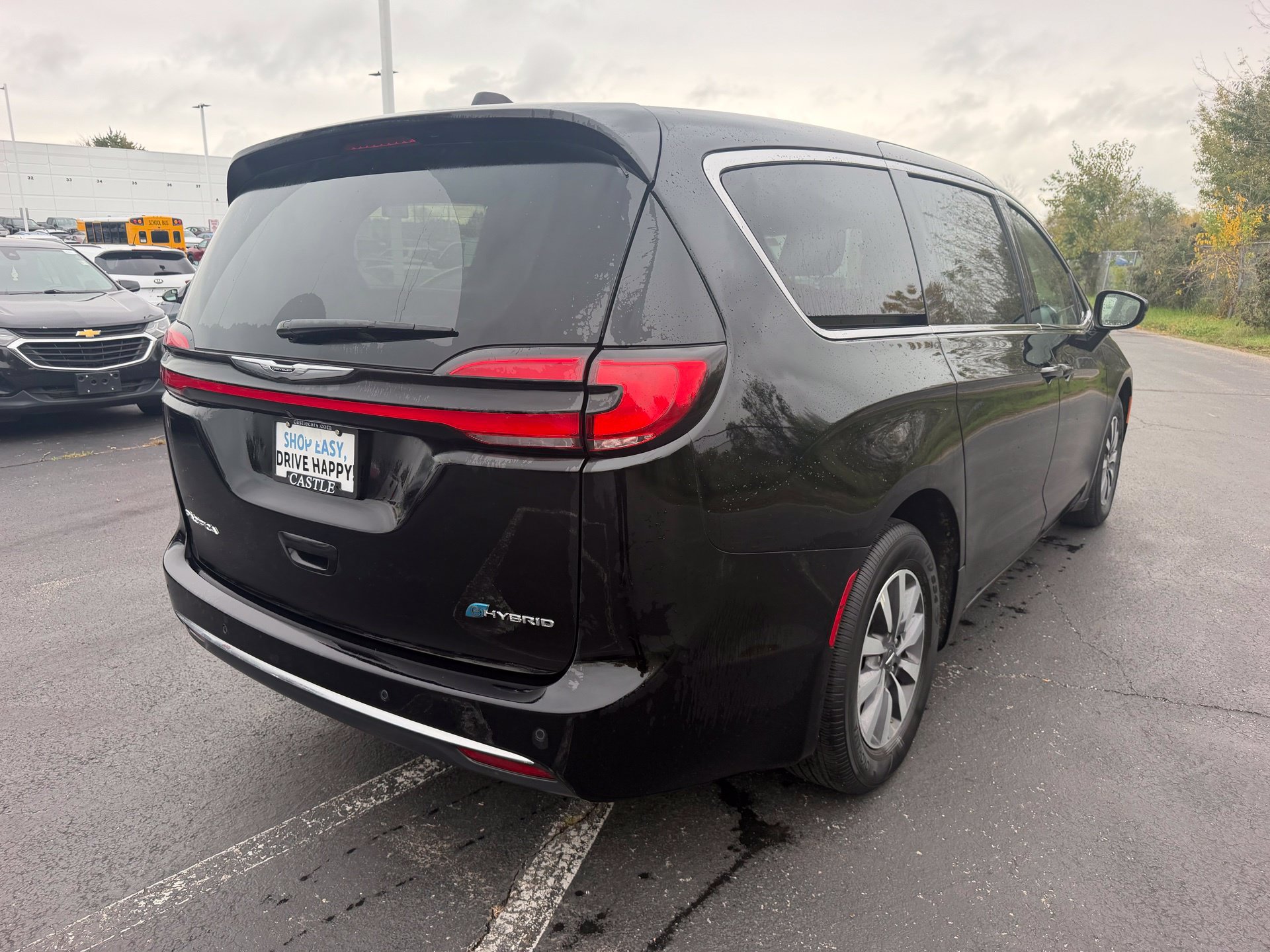 Used 2024 Chrysler Pacifica Limited FWD image 7