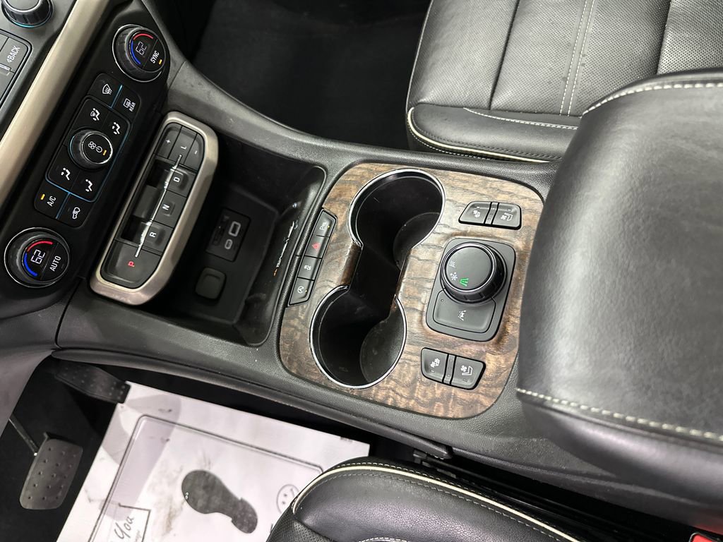 Used 2020 GMC Acadia Denali w/ Technology Package FWD image 34