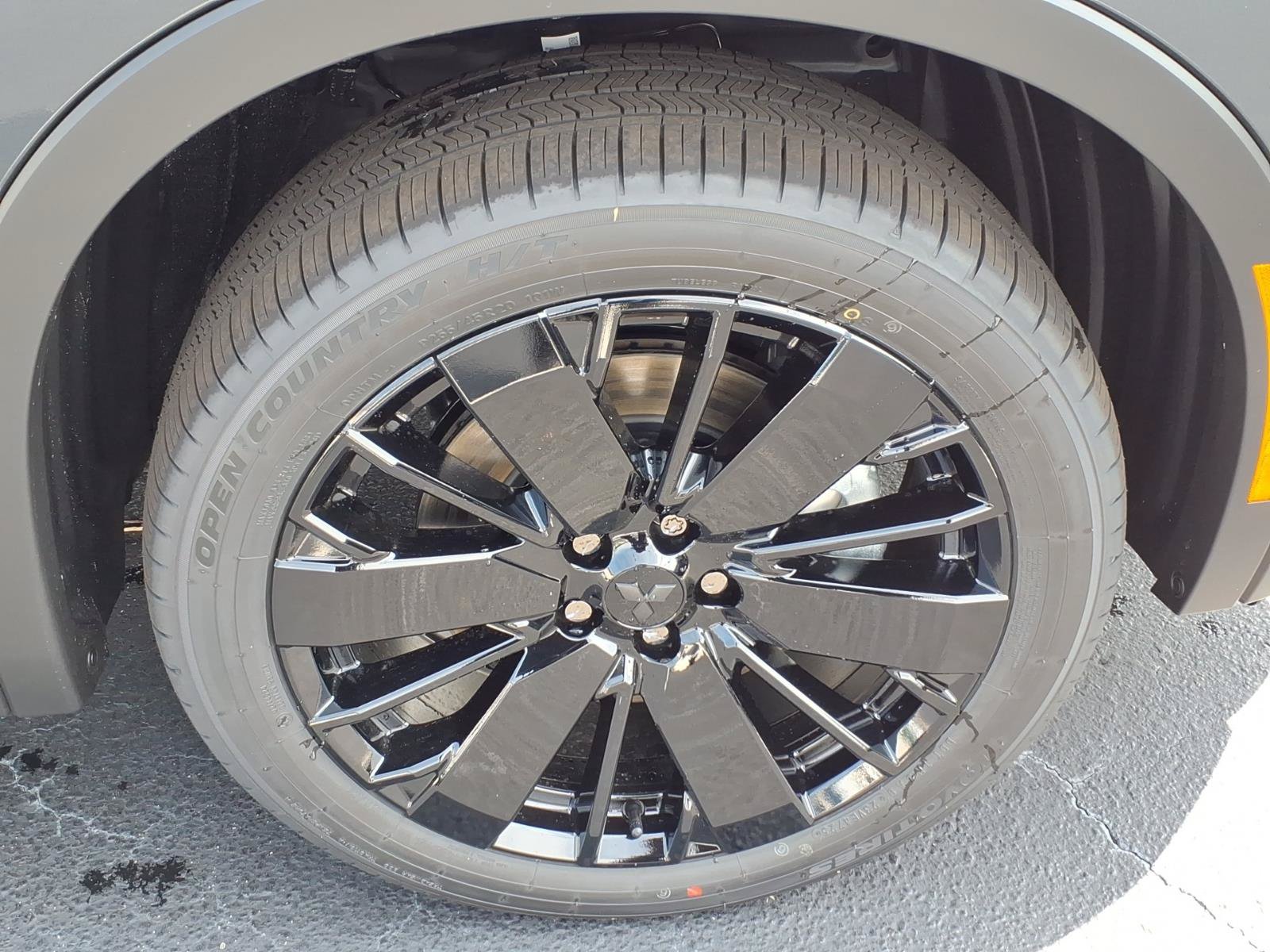 New 2026 Mitsubishi Outlander LE FWD image 11