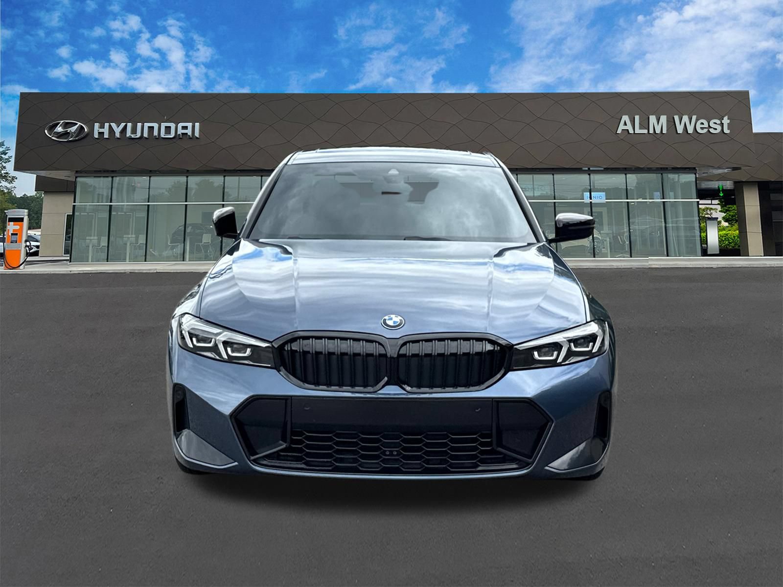 Used 2025 BMW 330i Sedan w/ M Sport Package RWD image 2