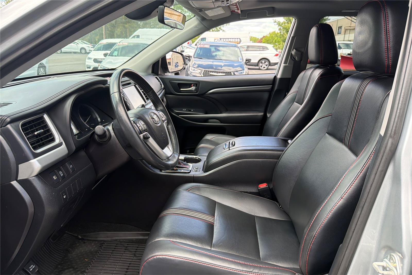 Used 2019 Toyota Highlander SE AWD/4WD image 10
