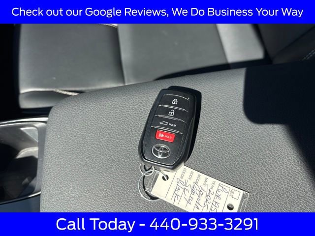 Used 2025 Toyota Camry SE image 28