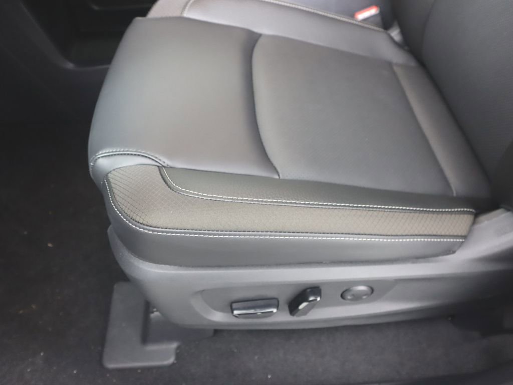 New 2026 Nissan Pathfinder SL image 23