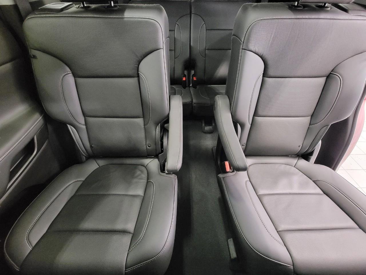 Certified 2023 GMC Acadia SLT w/ Trailering Package image 24