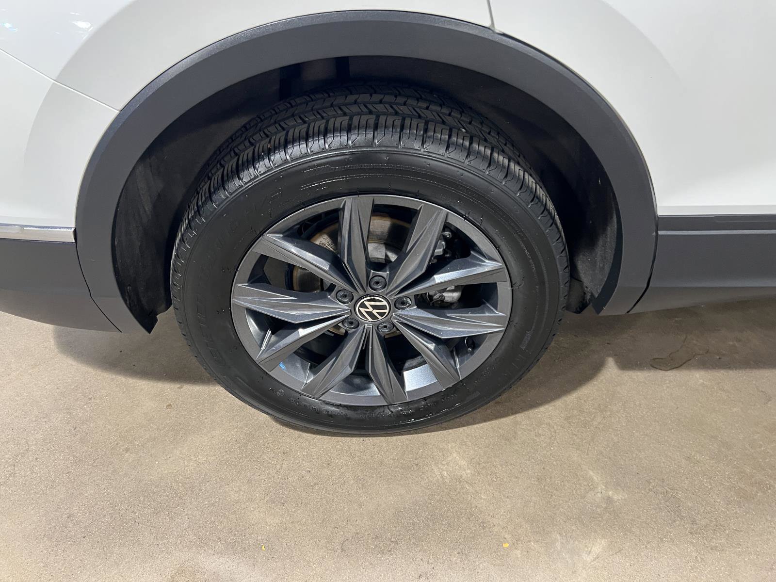 Used 2023 Volkswagen Tiguan SE image 41