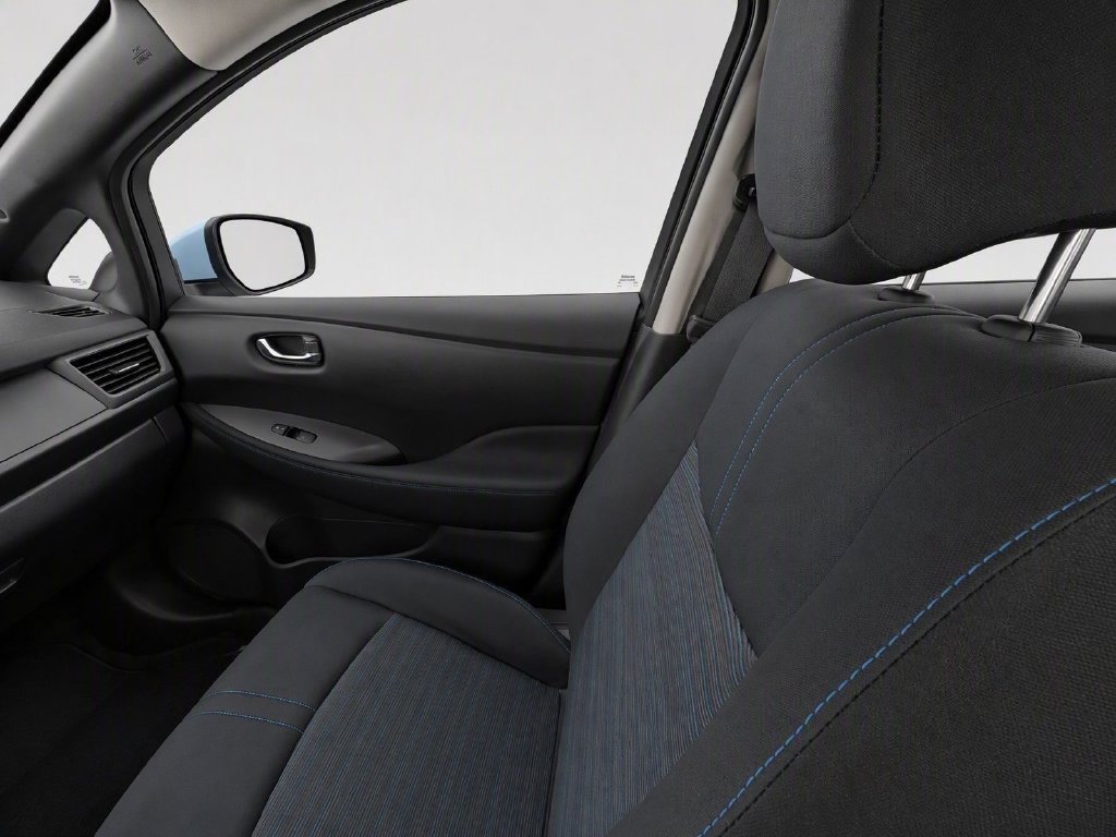 Used 2025 Nissan Leaf S FWD image 30