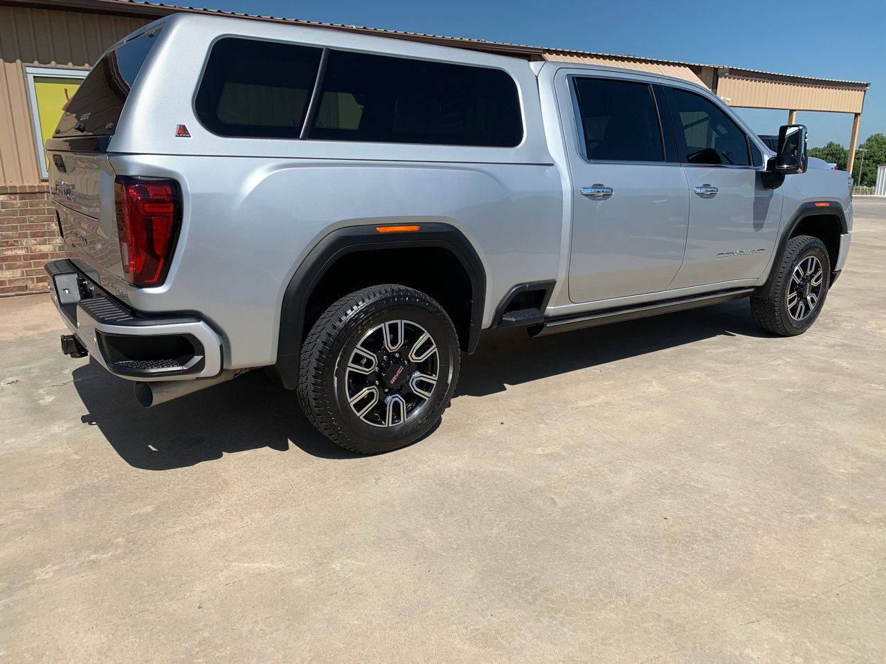 Used 2022 GMC Sierra 2500 Denali w/ Denali Ultimate Package image 2