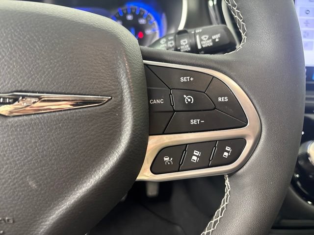 Used 2025 Chrysler Pacifica Select FWD image 11
