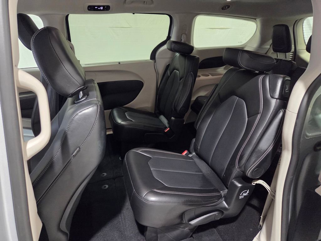Certified 2024 Chrysler Pacifica Touring-L image 10
