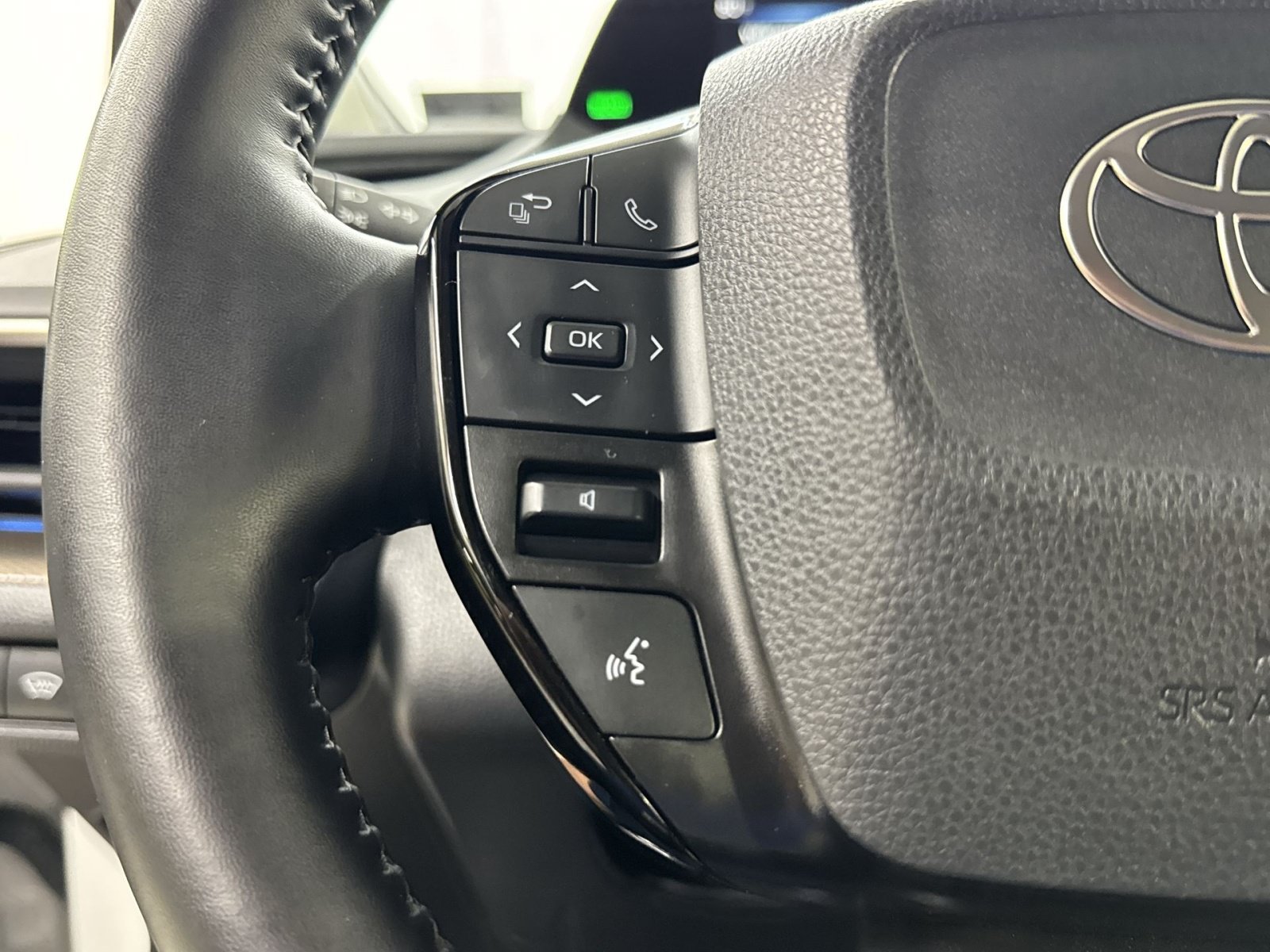 Used 2024 Toyota Prius XLE AWD/4WD image 45