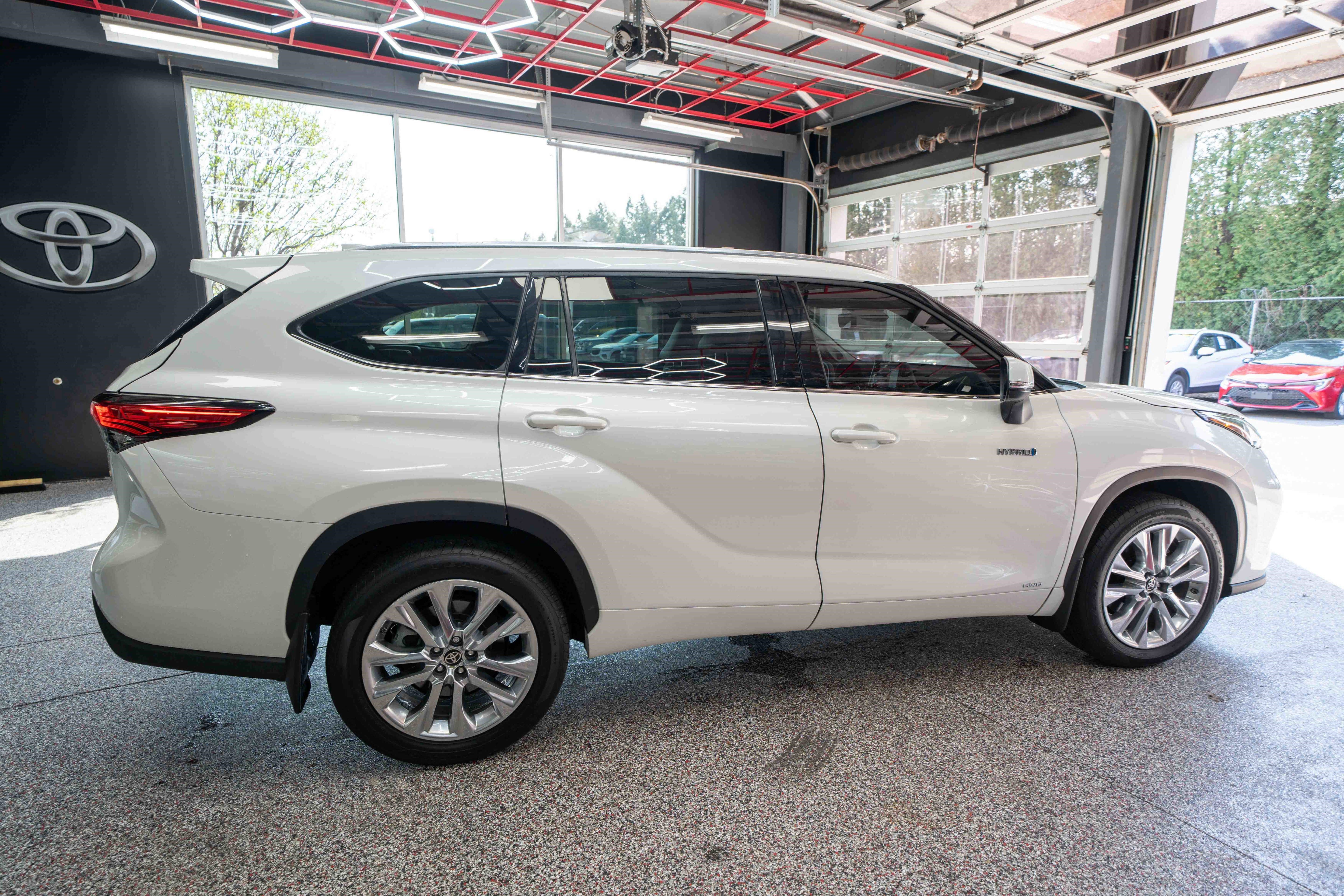 Used 2021 Toyota Highlander Limited image 4