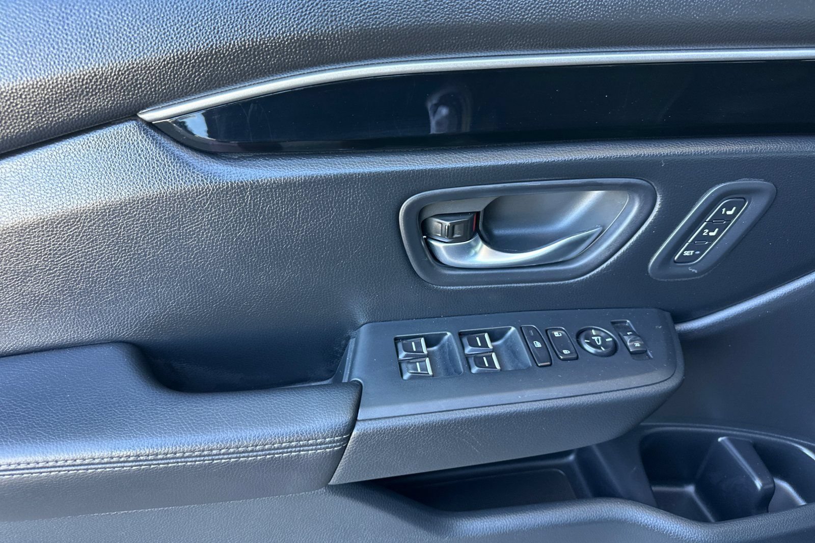 Used 2025 Honda Pilot Touring image 11
