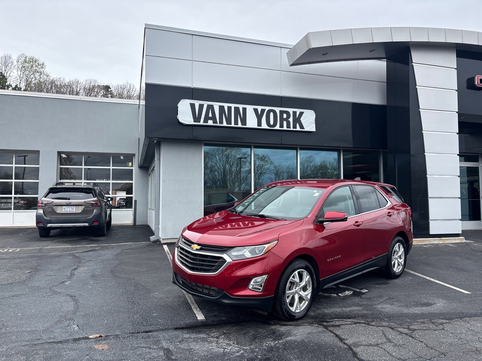 Used 2018 Chevrolet Equinox LT image 1
