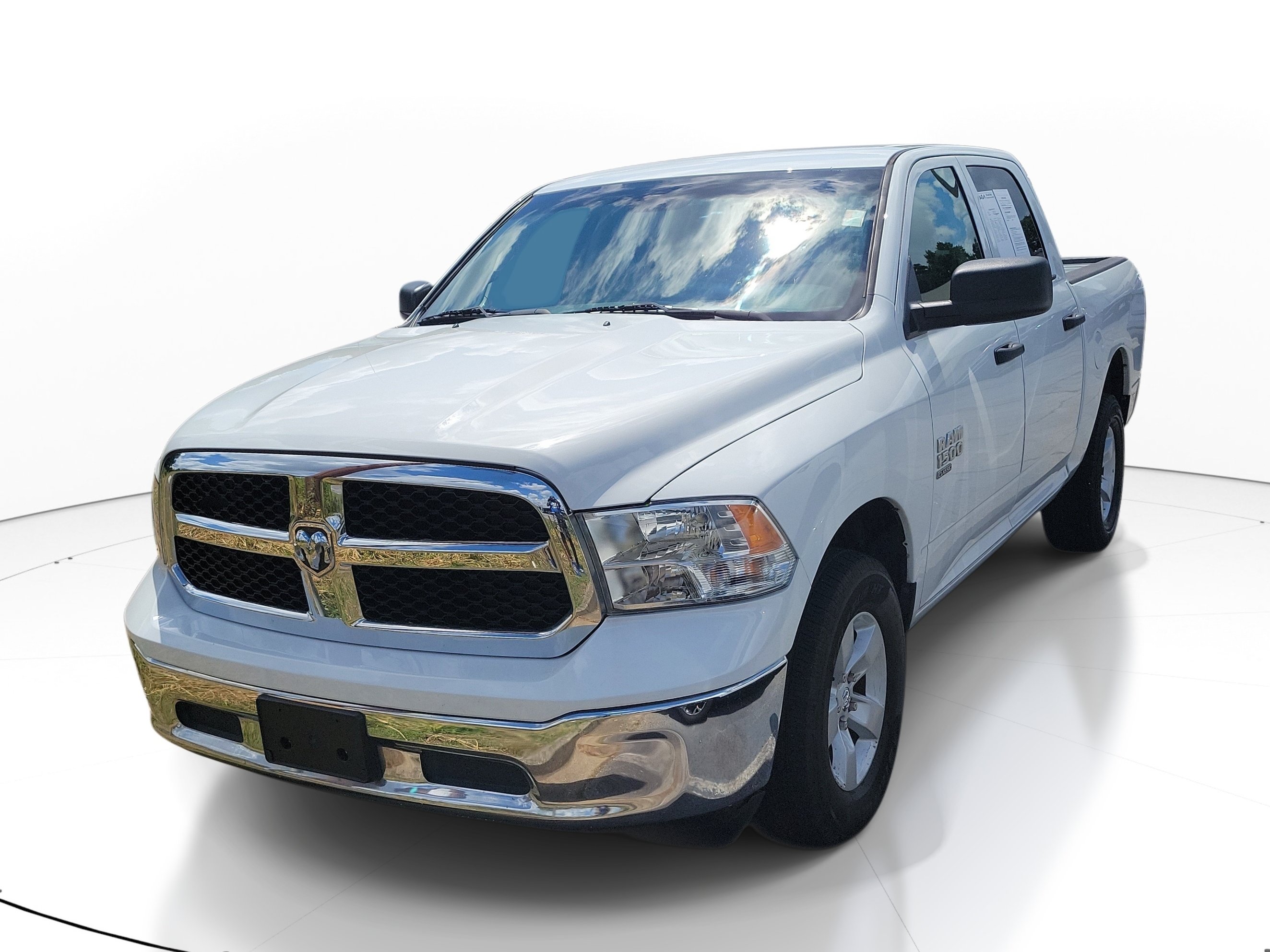 Used 2022 RAM 1500 Classic SLT AWD/4WD image 3