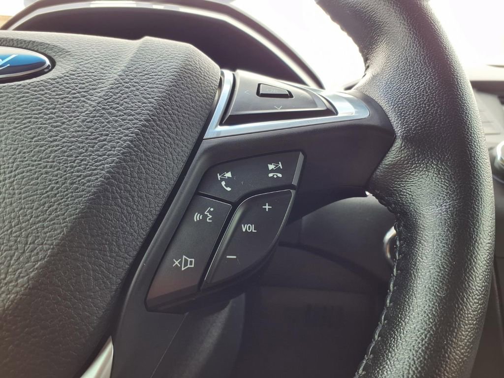 Used 2017 Ford Edge SEL image 7