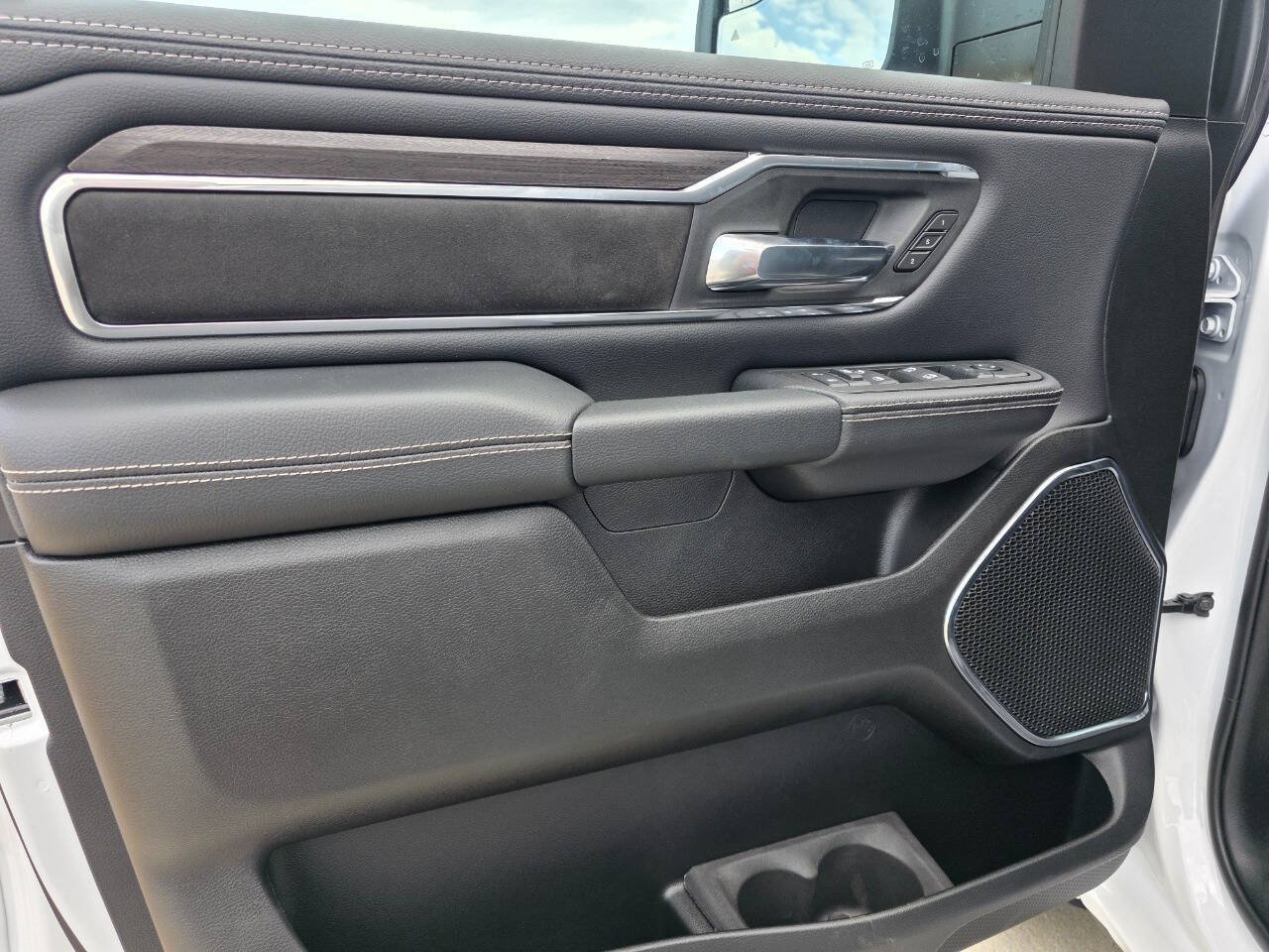 New 2027 RAM 1500 Laramie AWD/4WD image 15