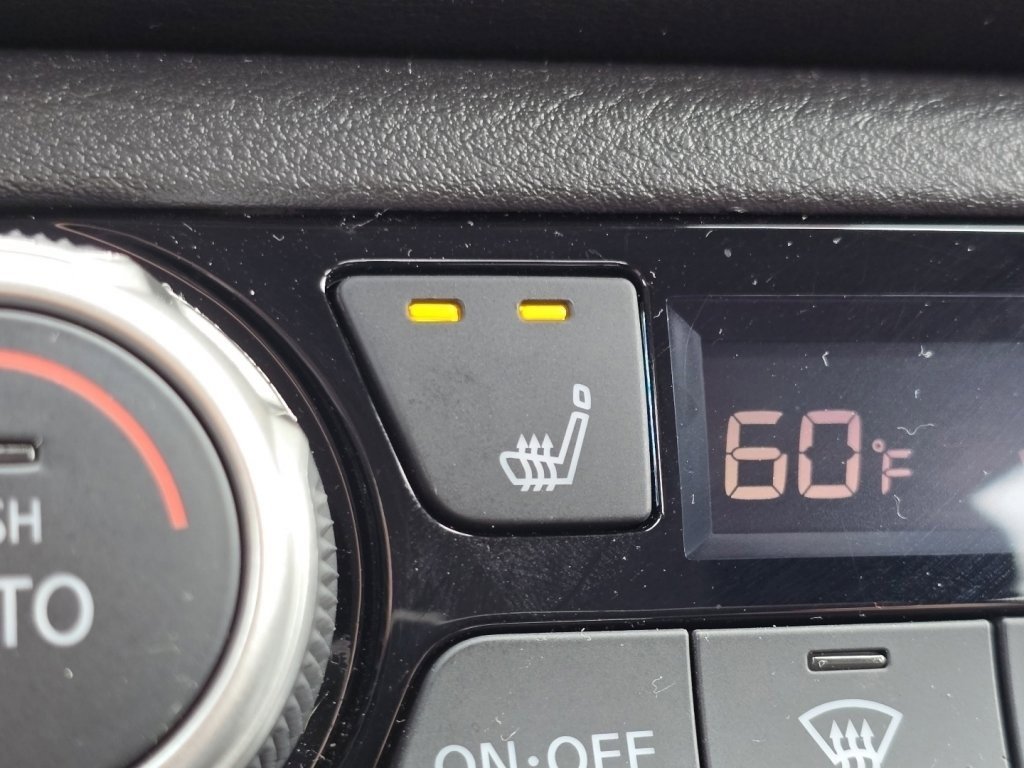 Used 2025 Nissan Versa SR w/ Trunk Package image 4