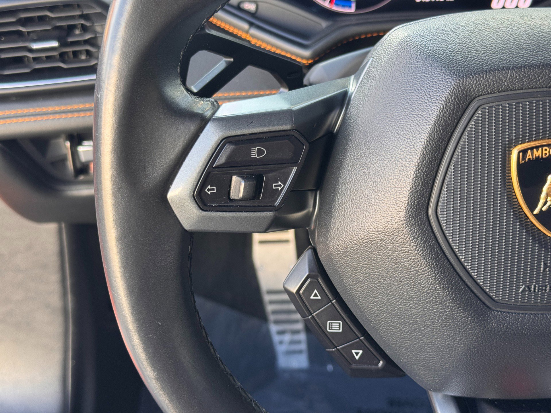 Used 2015 Lamborghini Huracan LP 610-4 image 36