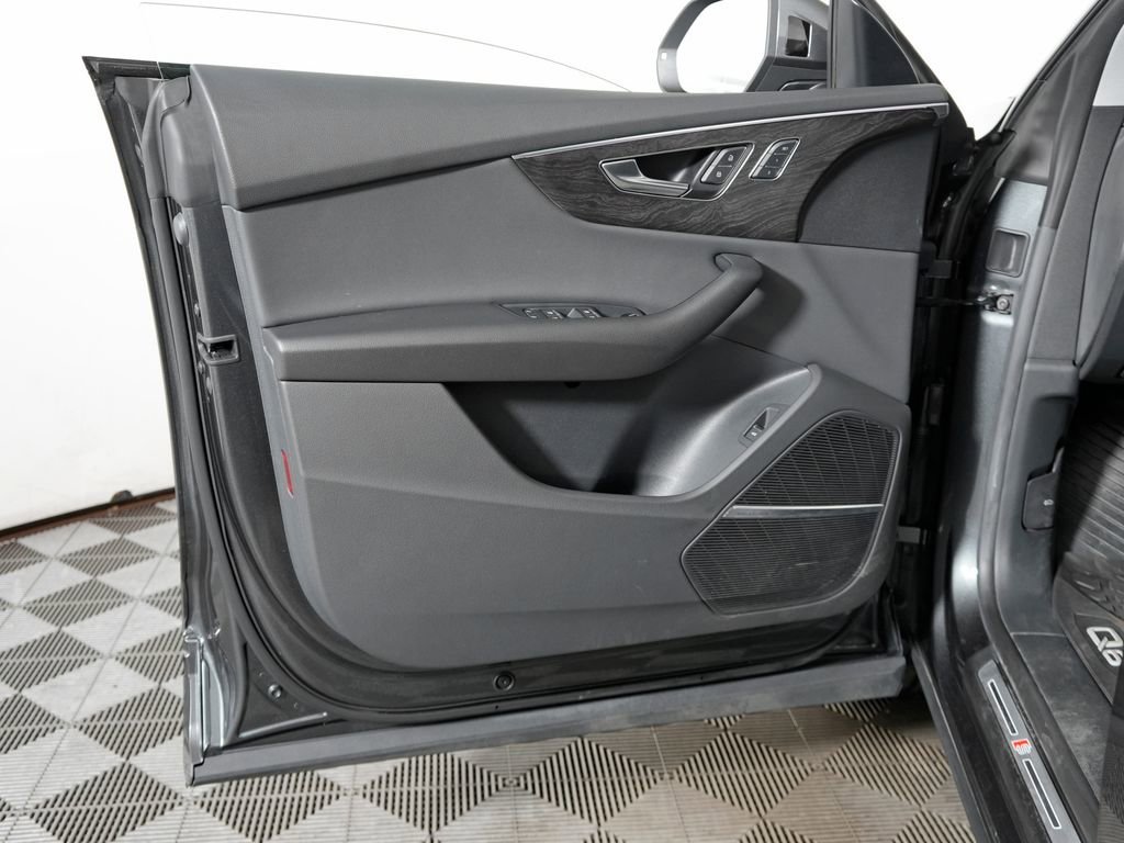 Used 2021 Audi Q8 Prestige w/ Prestige Package image 16