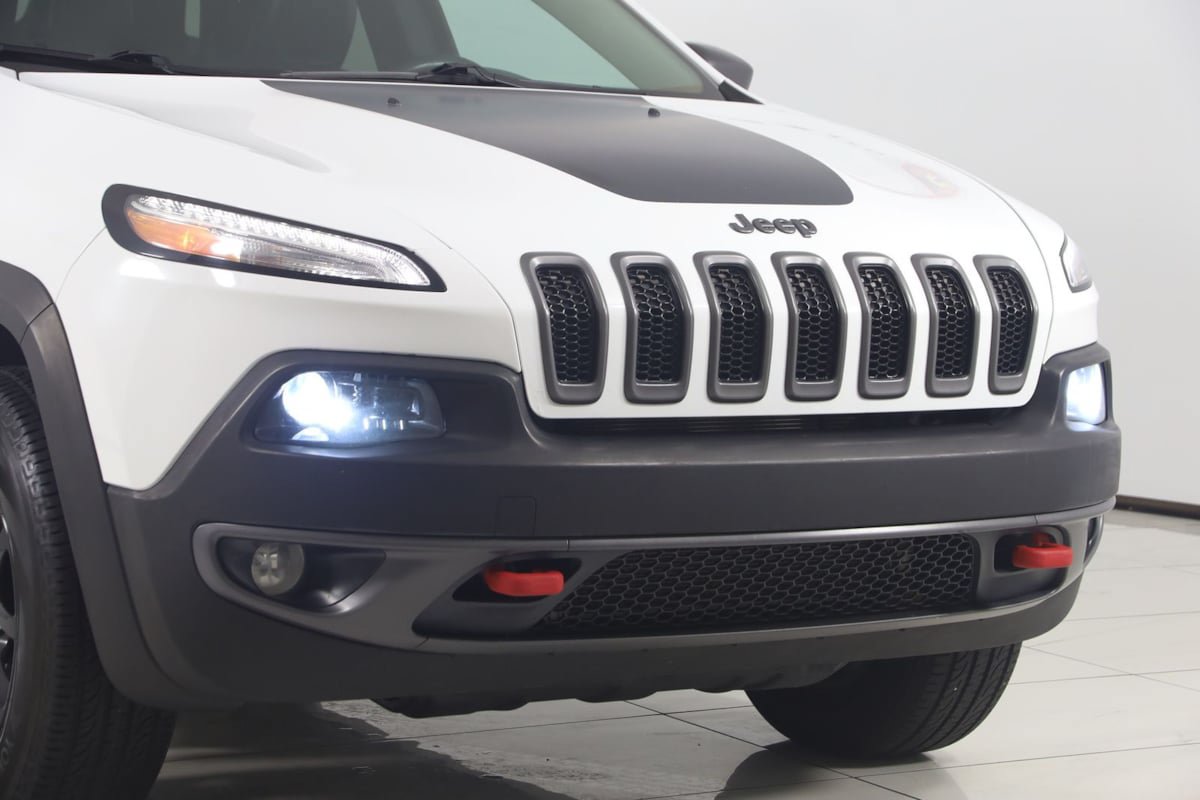 Used 2017 Jeep Cherokee Trailhawk AWD/4WD image 33