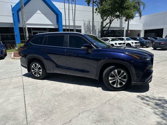 Used 2024 Toyota Highlander XLE FWD image 33