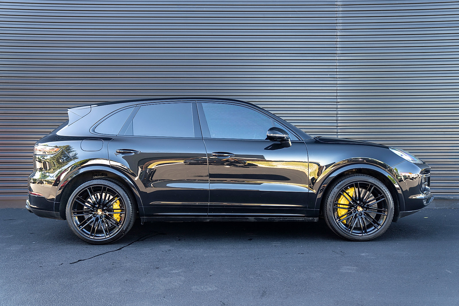 Certified 2023 Porsche Cayenne Turbo S AWD/4WD image 29