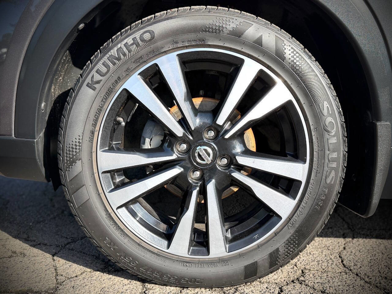 Used 2018 Nissan Kicks SV FWD image 14