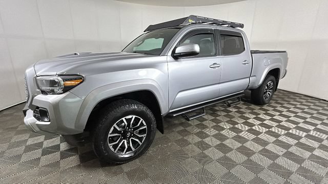 Used 2020 Toyota Tacoma TRD Sport w/ TRD Premium Sport Package AWD/4WD image 6