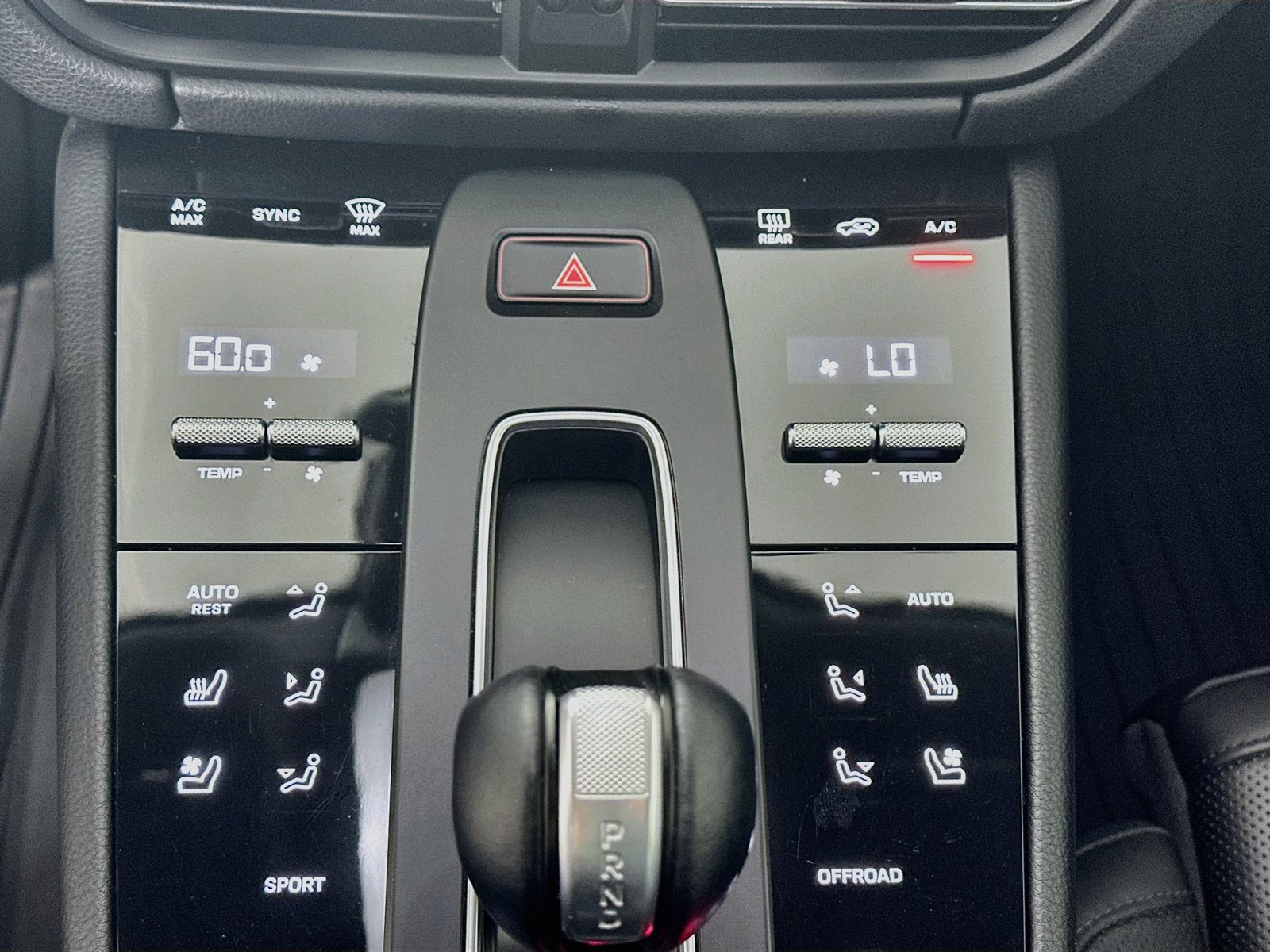 Certified 2022 Porsche Macan AWD/4WD image 27