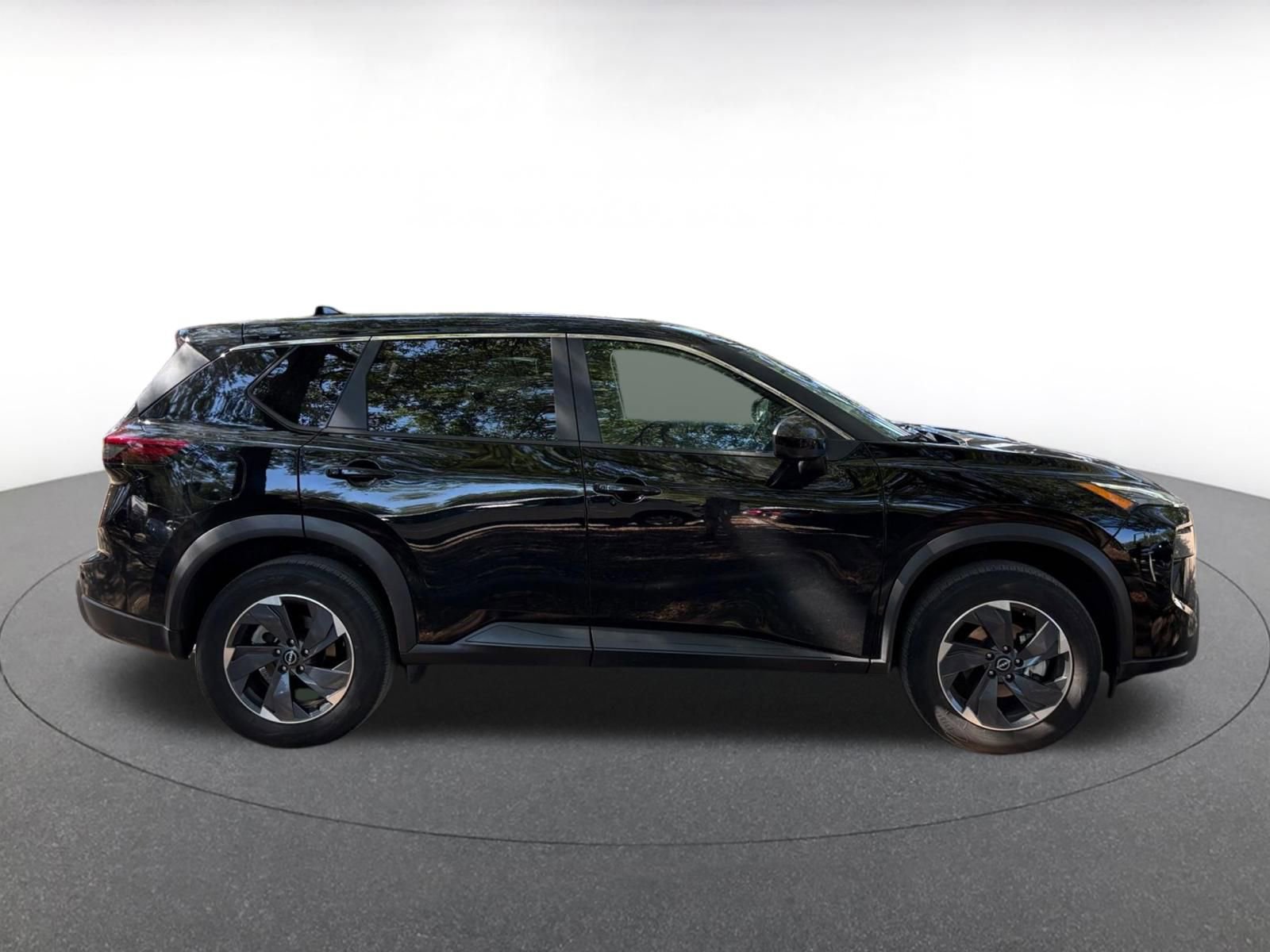 Used 2025 Nissan Rogue SV AWD/4WD image 8