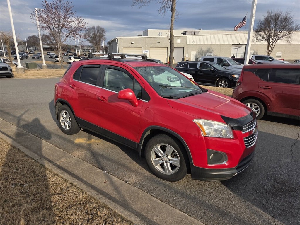 Used 2016 Chevrolet Trax LT w/ LT Sun and Sound Package image 3