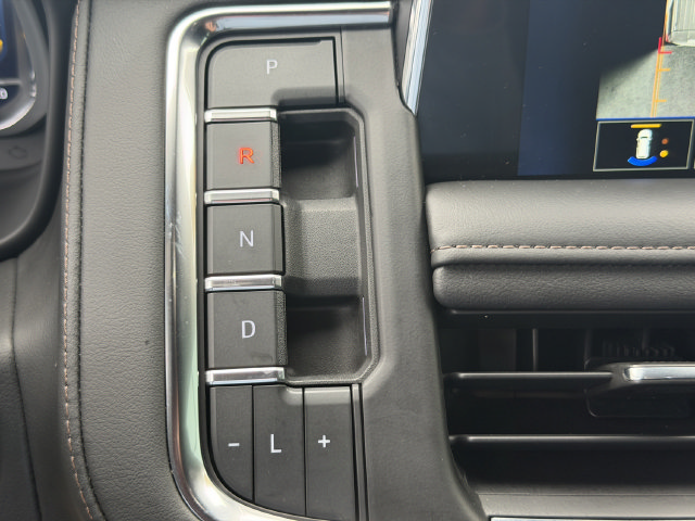 Used 2022 Chevrolet Suburban High Country RWD image 32